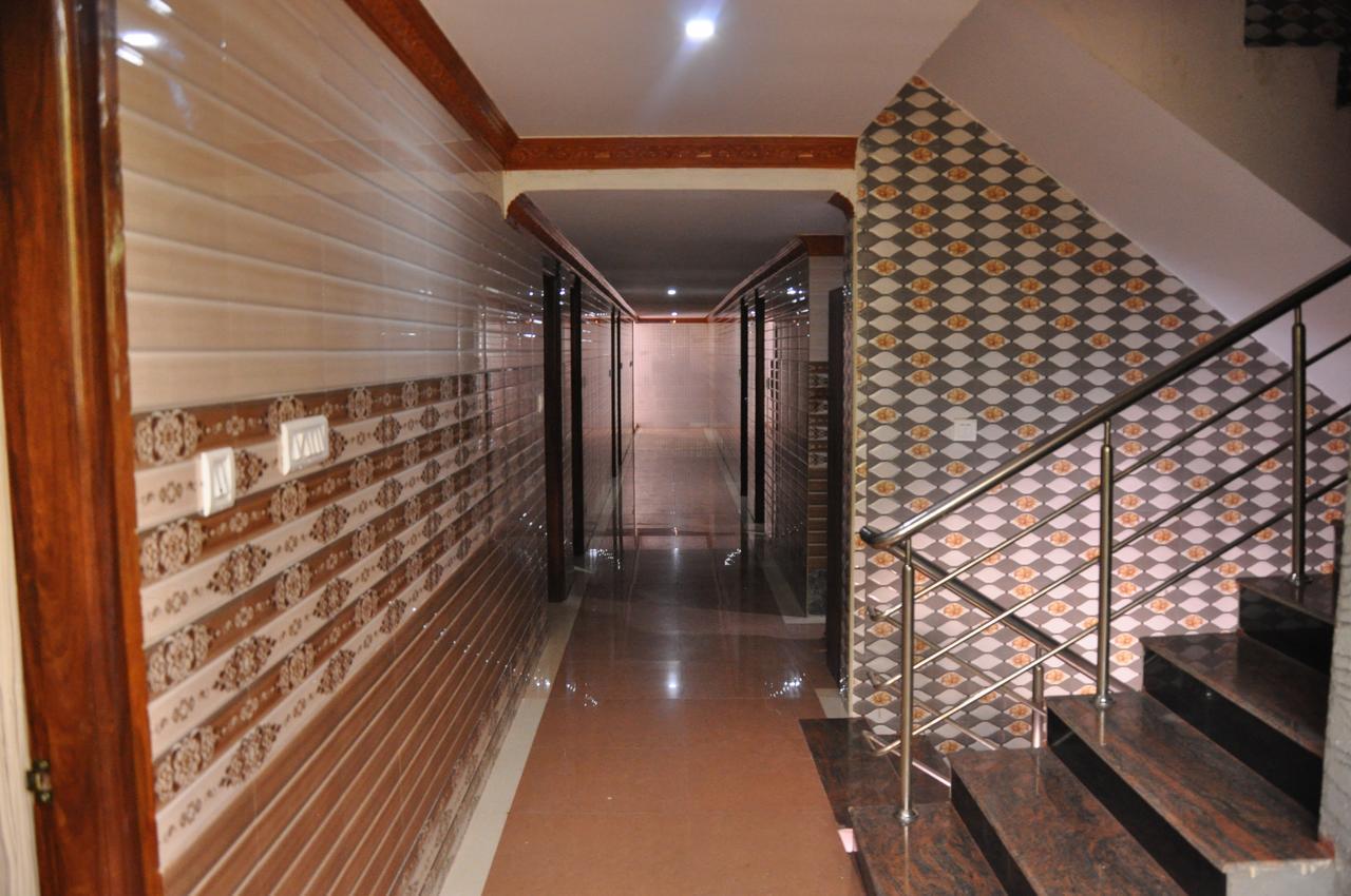 C.M. Hotel Pennagaram Buitenkant foto