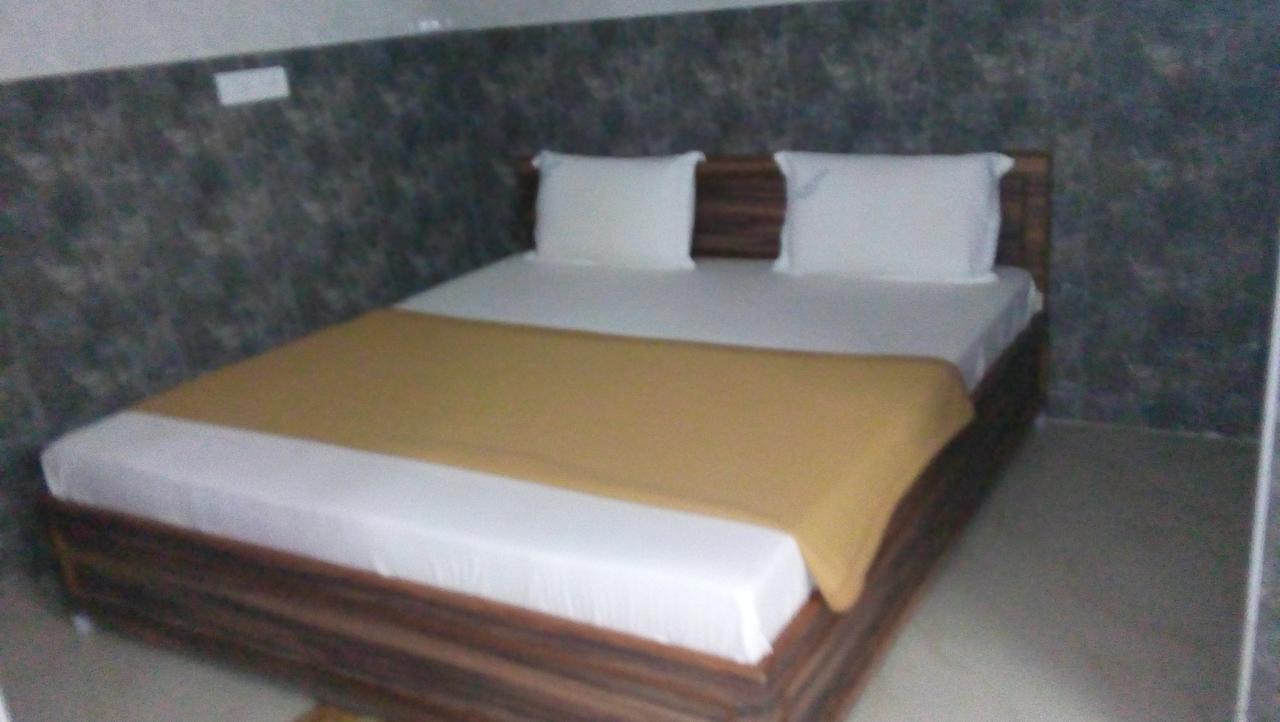 C.M. Hotel Pennagaram Buitenkant foto